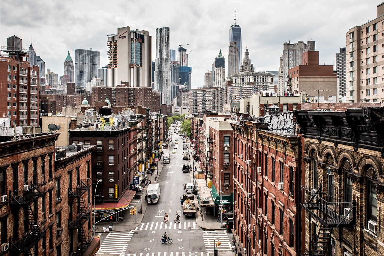 Usa, manhattan, contrasts — Optimize Your Crypto Management with Atomic Wallet Now