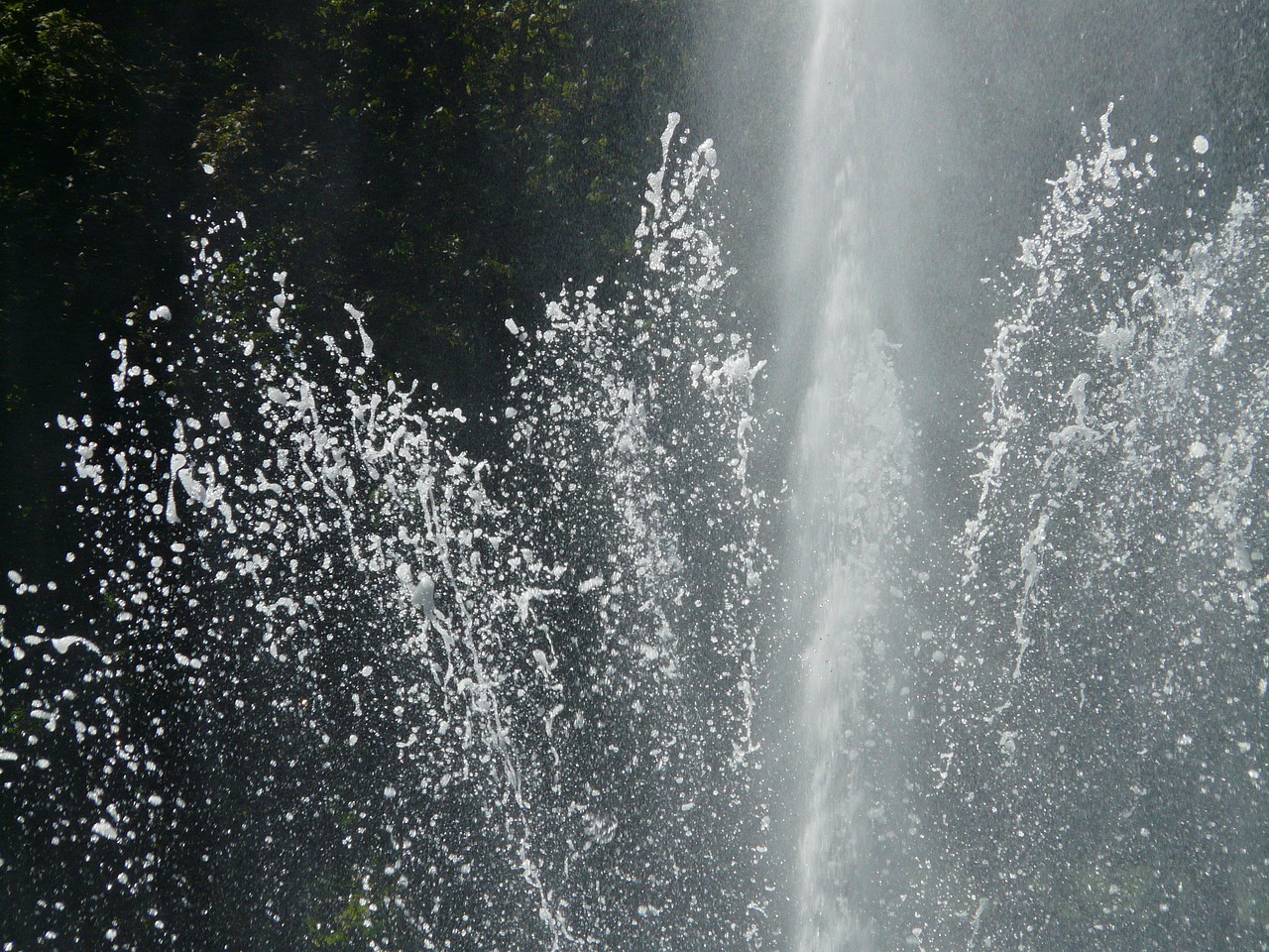 Fountain, water, water feature — Roulette Low Stakes Australia High Volatility: A Comprehensive Guide